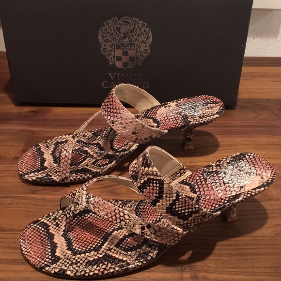 Vince Camuto Moentha - Picture 3 of 9